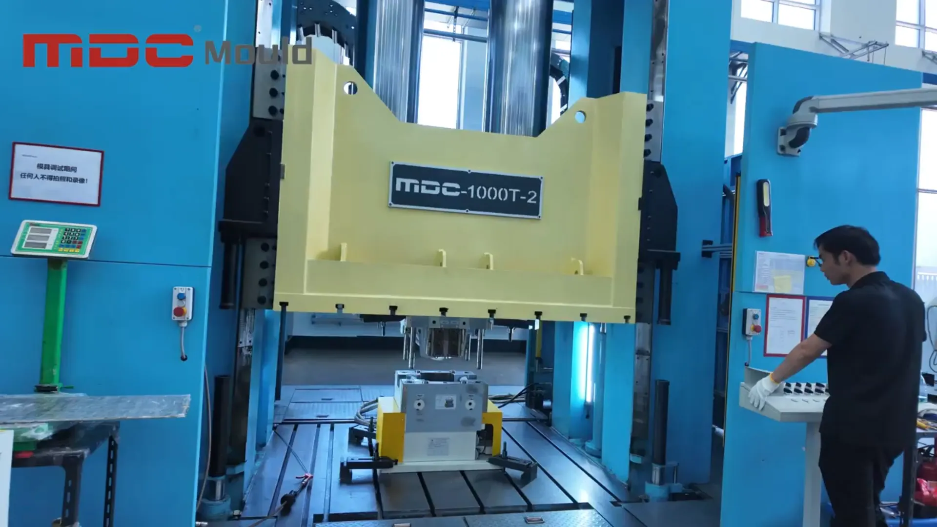 預(yù)熱模壓模具:提升復(fù)合材料模塑效率與質(zhì)量